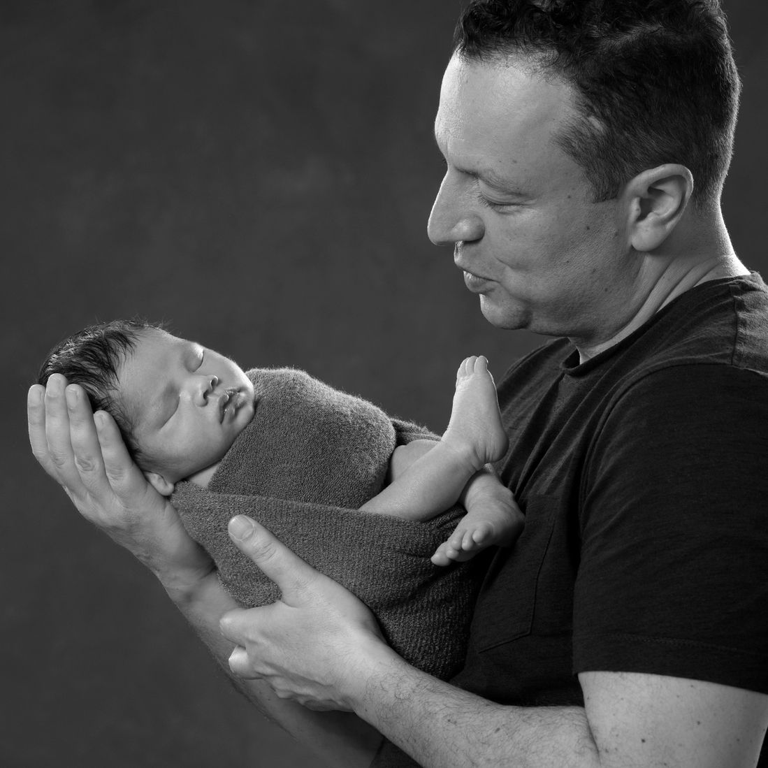 Our Focus Photography auf Gut Knoop bei Kiel Newborn mit Papa